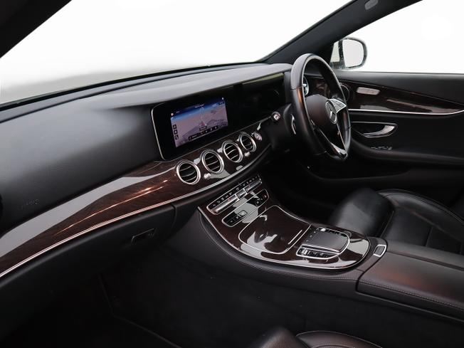 MERCEDES-BENZ E Class Photo 3