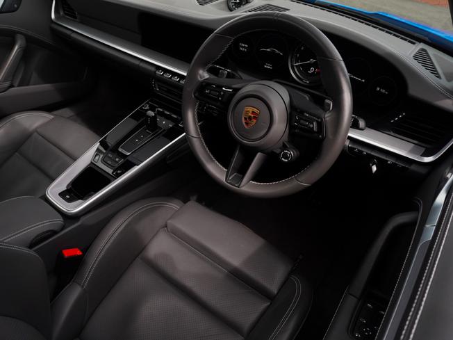 PORSCHE 911 Photo 11