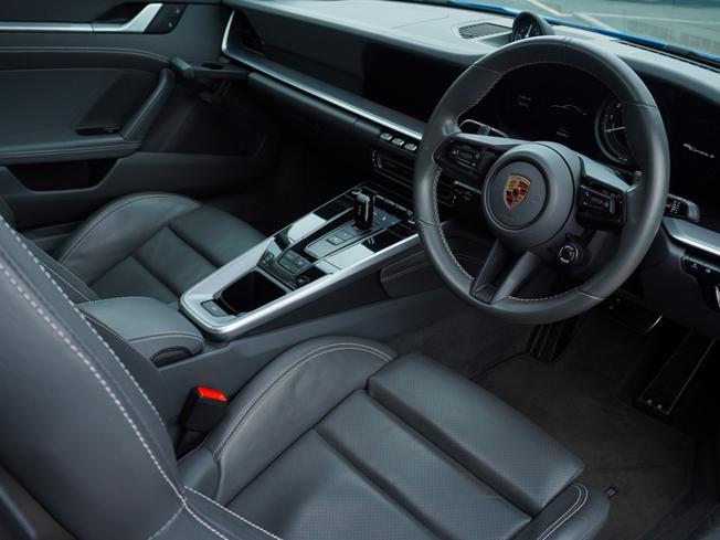 PORSCHE 911 Photo 12