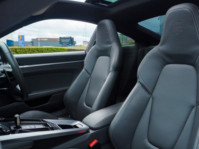 PORSCHE 911 Photo 16