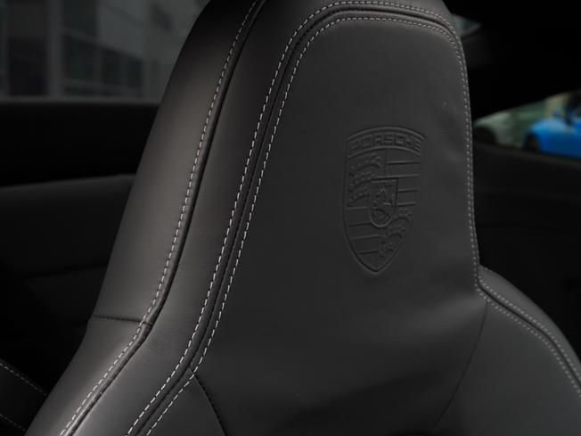 PORSCHE 911 Photo 18