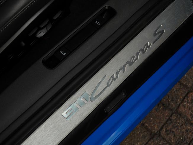 PORSCHE 911 Photo 23