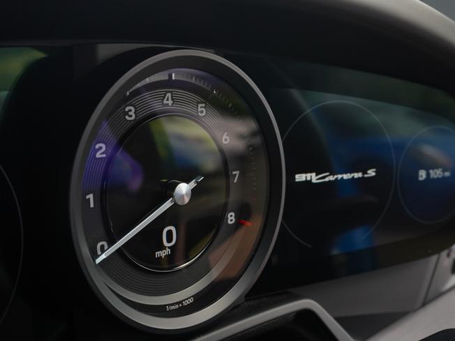 PORSCHE 911 Photo 32