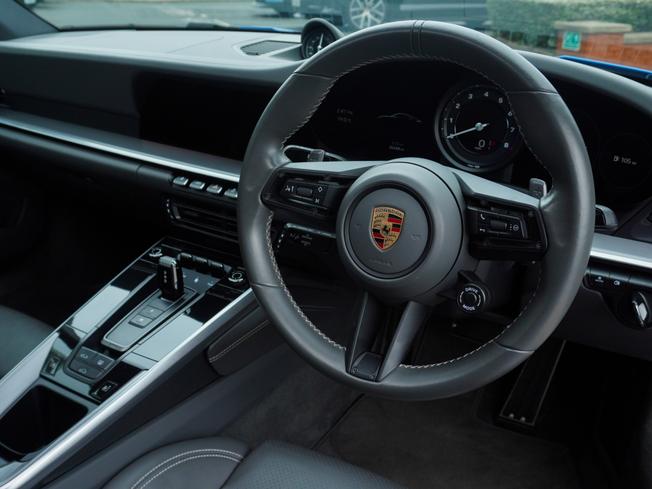 PORSCHE 911 Photo 9
