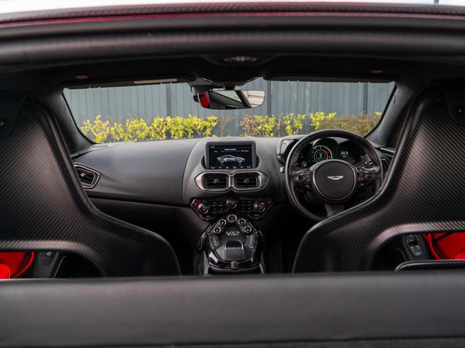 ASTON MARTIN Vantage Photo 10