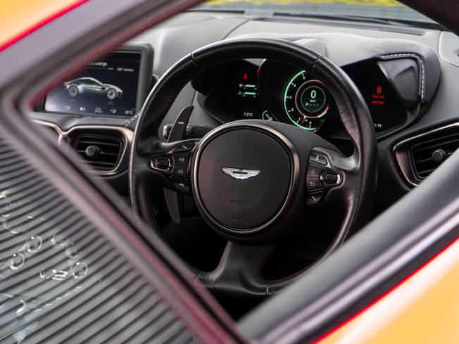 ASTON MARTIN Vantage Photo 11