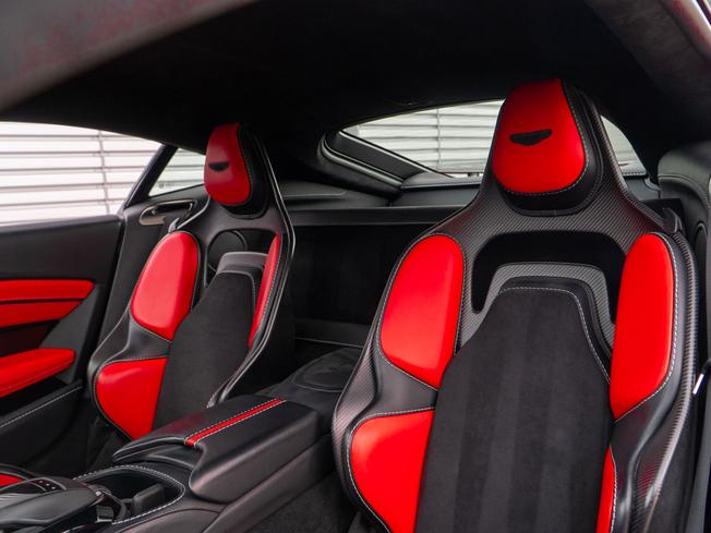 ASTON MARTIN Vantage Photo 12