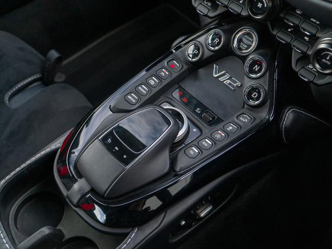 ASTON MARTIN Vantage Photo 16