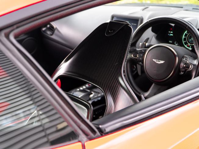 ASTON MARTIN Vantage Photo 20