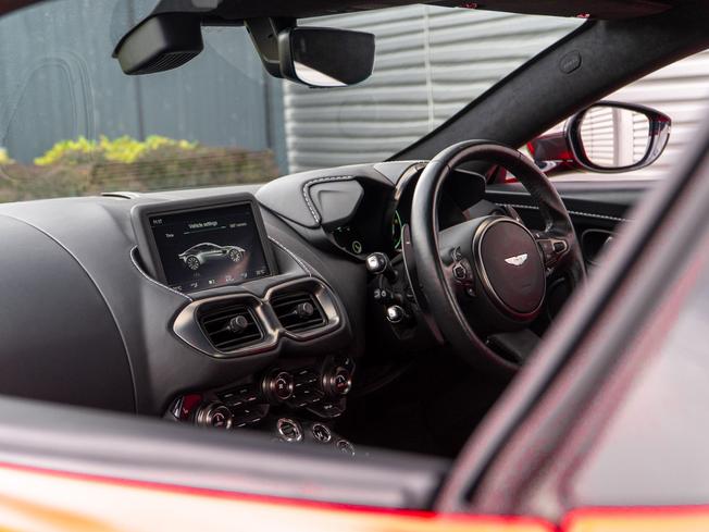 ASTON MARTIN Vantage Photo 22