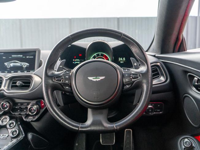 ASTON MARTIN Vantage Photo 25