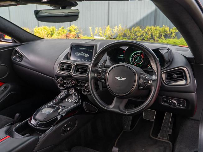 ASTON MARTIN Vantage Photo 3