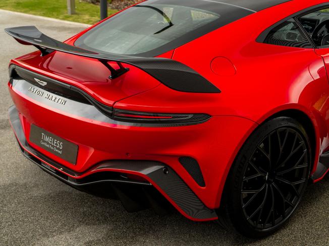ASTON MARTIN Vantage Photo 35