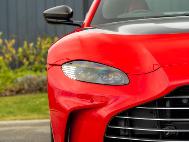 ASTON MARTIN Vantage Photo 36