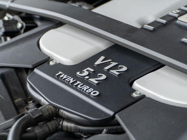 ASTON MARTIN Vantage Photo 42