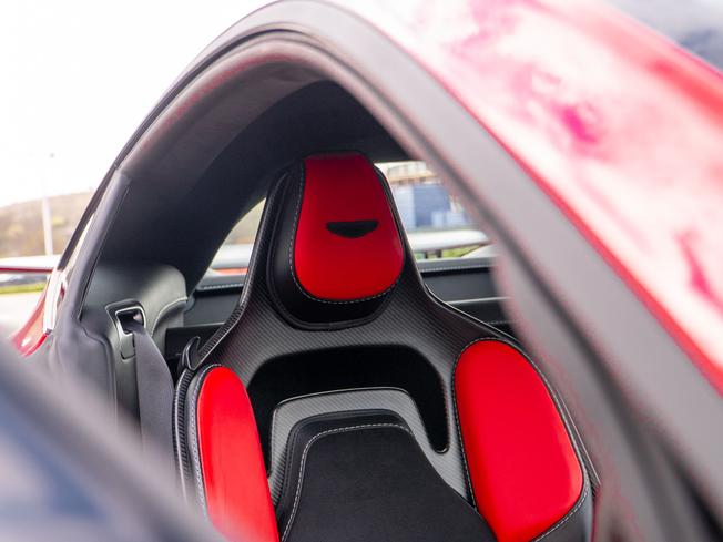 ASTON MARTIN Vantage Photo 5