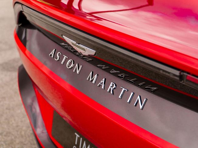 ASTON MARTIN Vantage Photo 8