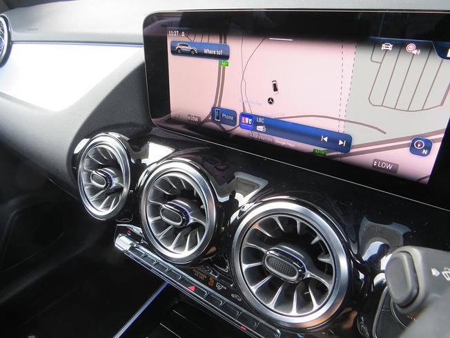 MERCEDES-BENZ Gla Photo 17