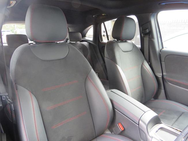 MERCEDES-BENZ Gla Photo 18