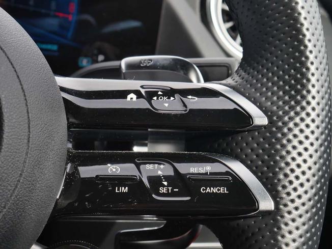 MERCEDES-BENZ GLA Photo 13