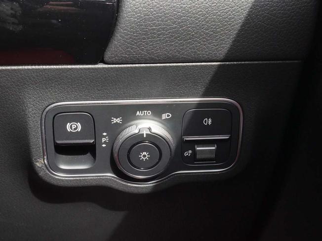 MERCEDES-BENZ GLA Photo 16