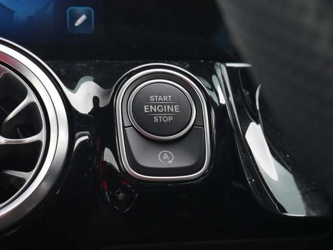 MERCEDES-BENZ GLA Photo 18