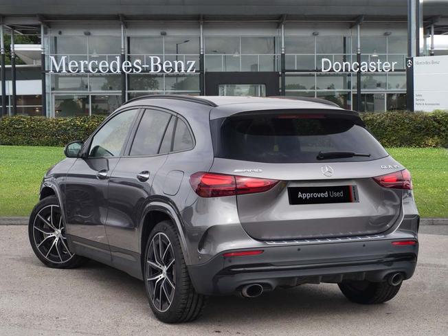 MERCEDES-BENZ GLA Photo 2