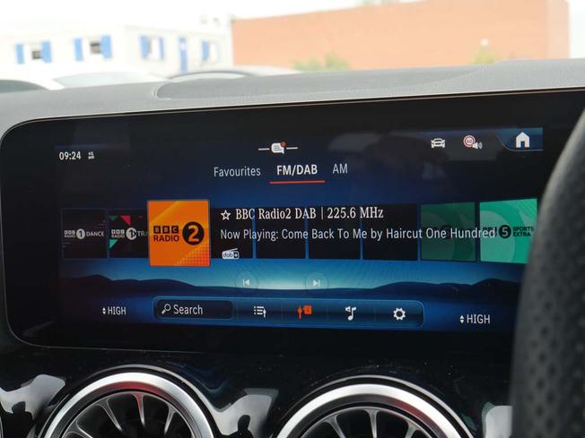 MERCEDES-BENZ GLA Photo 21