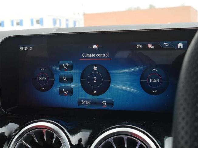 MERCEDES-BENZ GLA Photo 24