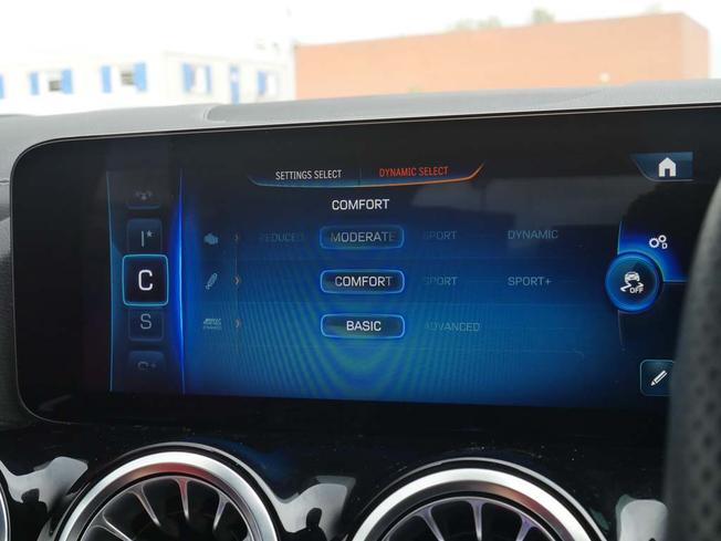 MERCEDES-BENZ GLA Photo 25