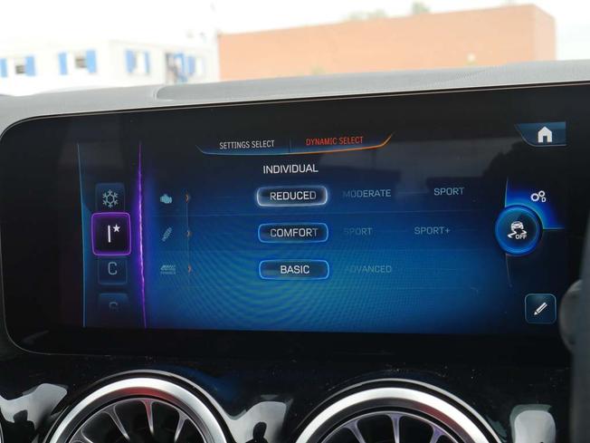 MERCEDES-BENZ GLA Photo 27