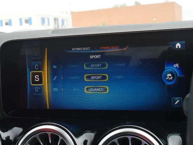 MERCEDES-BENZ GLA Photo 28