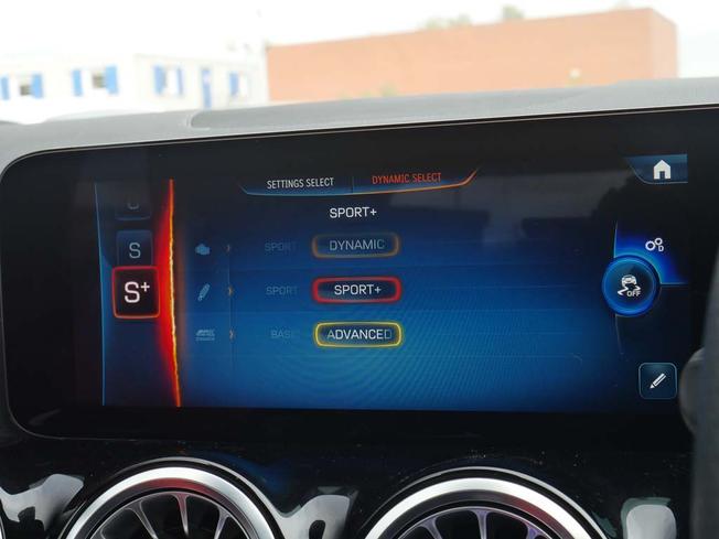 MERCEDES-BENZ GLA Photo 29