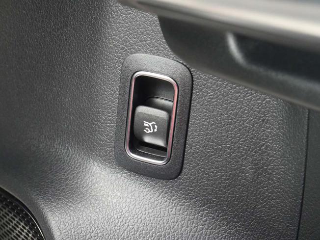 MERCEDES-BENZ GLA Photo 31