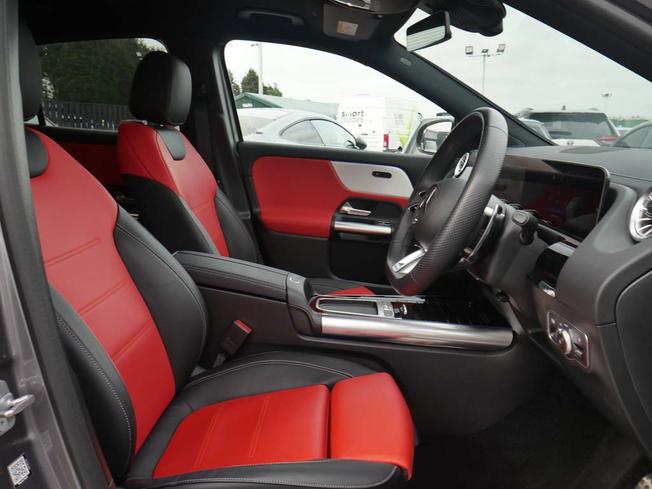 MERCEDES-BENZ GLA Photo 32