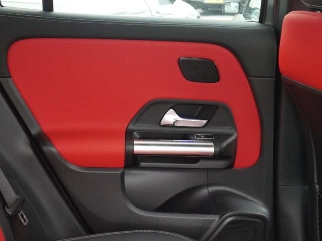 MERCEDES-BENZ GLA Photo 37