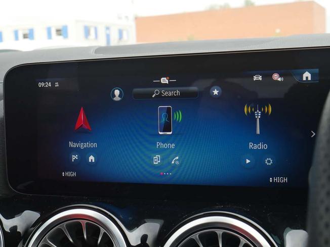 MERCEDES-BENZ GLA Photo 5