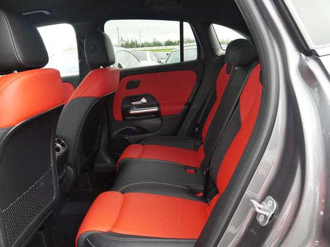 MERCEDES-BENZ GLA Photo 8