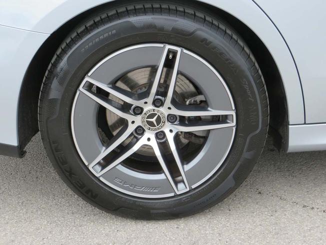 MERCEDES-BENZ E Class Photo 12