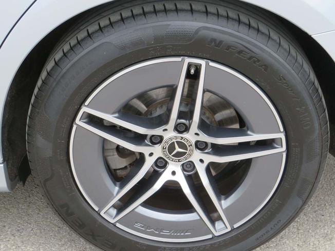MERCEDES-BENZ E Class Photo 14