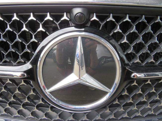 MERCEDES-BENZ E Class Photo 23