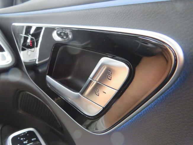 MERCEDES-BENZ E Class Photo 26