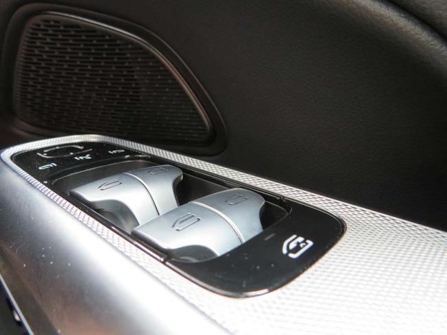 MERCEDES-BENZ E Class Photo 27