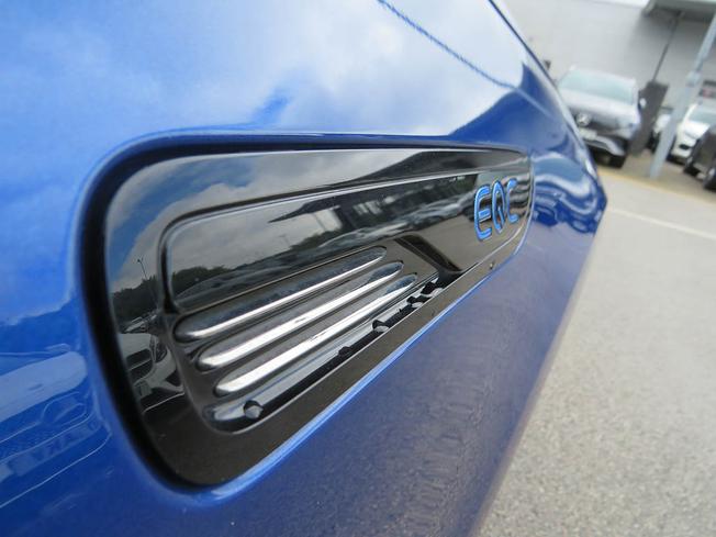 MERCEDES-BENZ Eqc Photo 25