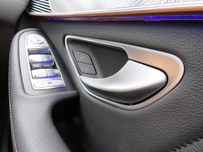 MERCEDES-BENZ Eqc Photo 30