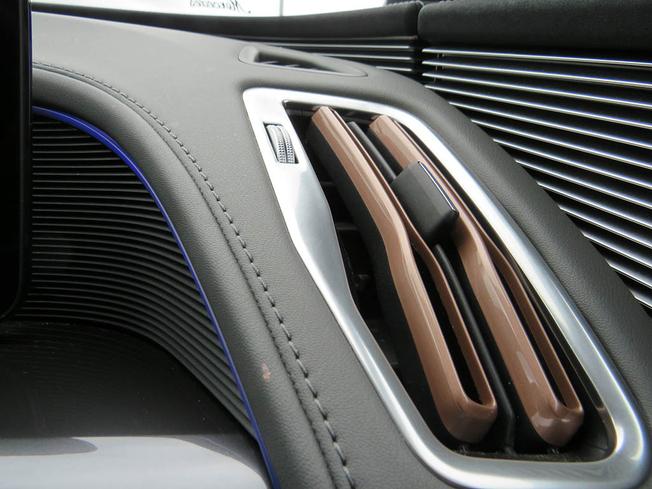 MERCEDES-BENZ Eqc Photo 33