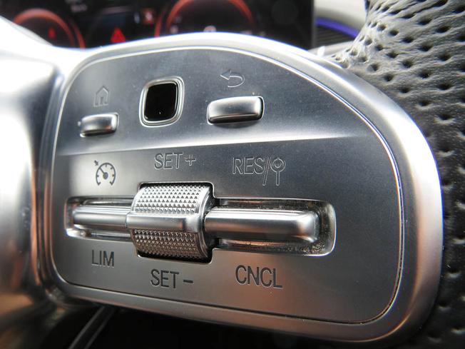 MERCEDES-BENZ Eqc Photo 34