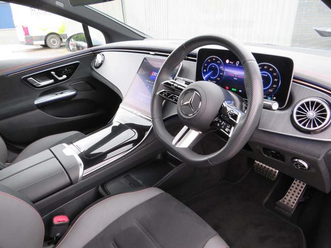 Mercedes-Benz EQE Photo 12