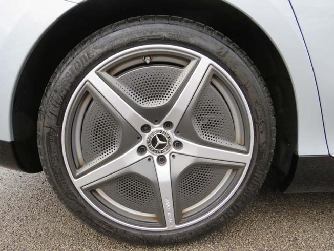 Mercedes-Benz EQE Photo 6