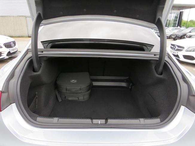 Mercedes-Benz EQE Photo 9